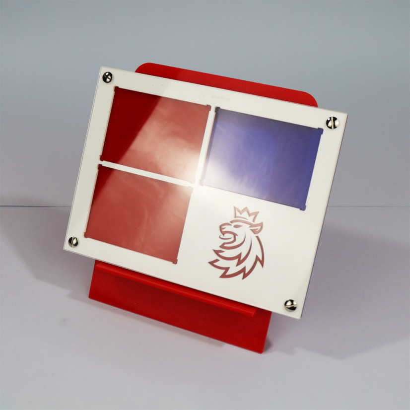 Holder Hokejové Česko “Fragments” na 2 kartičky 130PT a 1 kartičku 180PT so stojanom