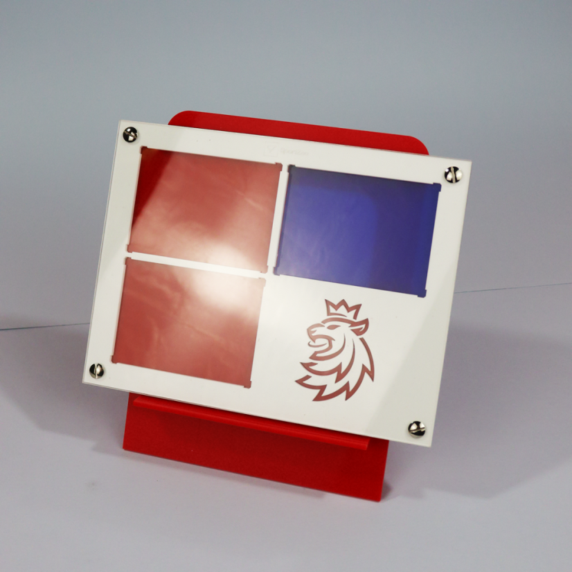 Holder Hokejové Česko “Fragments” na 2 kartičky 130PT a 1 kartičku 180PT so stojanom